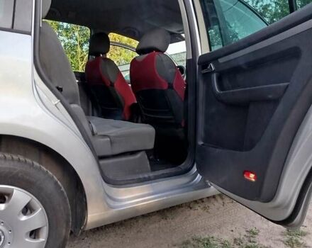 Серый Фольксваген Туран, объемом двигателя 1.9 л и пробегом 308 тыс. км за 6300 $, фото 13 на Automoto.ua