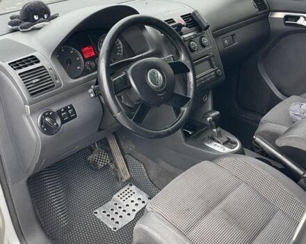 Серый Фольксваген Туран, объемом двигателя 2 л и пробегом 320 тыс. км за 6299 $, фото 9 на Automoto.ua