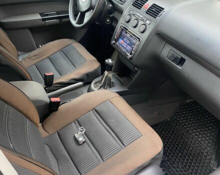 Серый Фольксваген Туран, объемом двигателя 1.6 л и пробегом 320 тыс. км за 5500 $, фото 9 на Automoto.ua