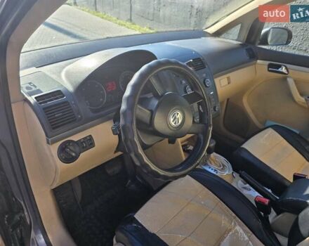 Серый Фольксваген Туран, объемом двигателя 2 л и пробегом 358 тыс. км за 4500 $, фото 15 на Automoto.ua