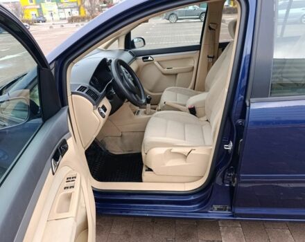 Сірий Фольксваген Туран, об'ємом двигуна 2 л та пробігом 300 тис. км за 2349 $, фото 7 на Automoto.ua