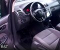 Серый Фольксваген Туран, объемом двигателя 2 л и пробегом 420 тыс. км за 5500 $, фото 7 на Automoto.ua