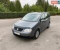 Сірий Фольксваген Туран, об'ємом двигуна 1.6 л та пробігом 259 тис. км за 5750 $, фото 1 на Automoto.ua