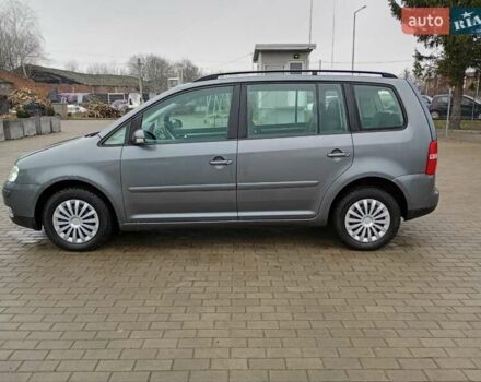 Серый Фольксваген Туран, объемом двигателя 1.6 л и пробегом 238 тыс. км за 4299 $, фото 2 на Automoto.ua