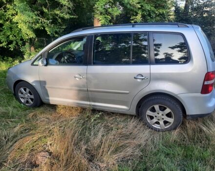 Серый Фольксваген Туран, объемом двигателя 2 л и пробегом 300 тыс. км за 4800 $, фото 3 на Automoto.ua