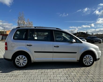 Серый Фольксваген Туран, объемом двигателя 1.6 л и пробегом 228 тыс. км за 4700 $, фото 1 на Automoto.ua