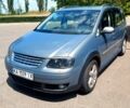 Серый Фольксваген Туран, объемом двигателя 1.6 л и пробегом 210 тыс. км за 6800 $, фото 1 на Automoto.ua