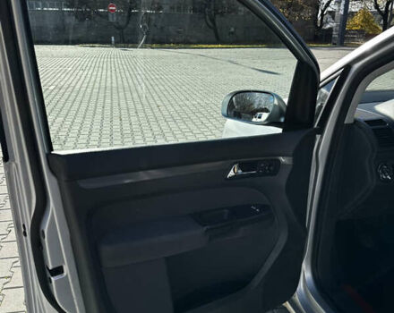 Серый Фольксваген Туран, объемом двигателя 1.6 л и пробегом 228 тыс. км за 4700 $, фото 17 на Automoto.ua