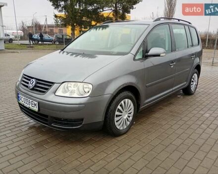 Серый Фольксваген Туран, объемом двигателя 1.6 л и пробегом 238 тыс. км за 4299 $, фото 1 на Automoto.ua