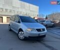 Серый Фольксваген Туран, объемом двигателя 1.6 л и пробегом 295 тыс. км за 5200 $, фото 1 на Automoto.ua
