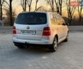 Серый Фольксваген Туран, объемом двигателя 1.6 л и пробегом 251 тыс. км за 4999 $, фото 5 на Automoto.ua
