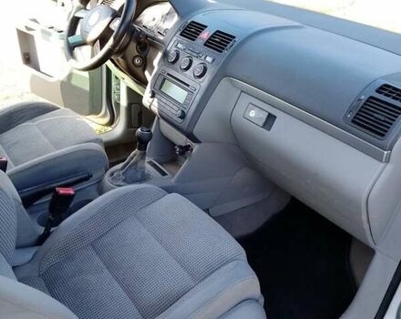 Сірий Фольксваген Туран, об'ємом двигуна 2 л та пробігом 240 тис. км за 5500 $, фото 2 на Automoto.ua