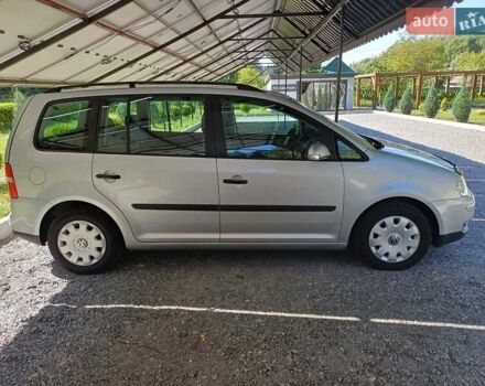 Серый Фольксваген Туран, объемом двигателя 1.6 л и пробегом 270 тыс. км за 5199 $, фото 17 на Automoto.ua