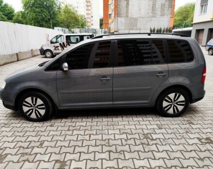 Сірий Фольксваген Туран, об'ємом двигуна 2 л та пробігом 217 тис. км за 5300 $, фото 3 на Automoto.ua