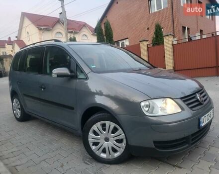Серый Фольксваген Туран, объемом двигателя 1.6 л и пробегом 302 тыс. км за 5350 $, фото 4 на Automoto.ua