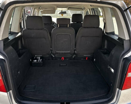 Серый Фольксваген Туран, объемом двигателя 1.6 л и пробегом 228 тыс. км за 4700 $, фото 23 на Automoto.ua