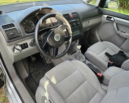 Серый Фольксваген Туран, объемом двигателя 2 л и пробегом 380 тыс. км за 2350 $, фото 9 на Automoto.ua