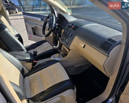 Серый Фольксваген Туран, объемом двигателя 2 л и пробегом 358 тыс. км за 4500 $, фото 31 на Automoto.ua