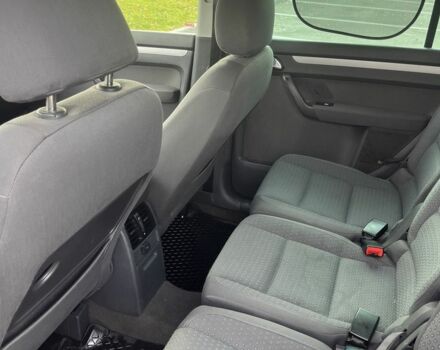 Серый Фольксваген Туран, объемом двигателя 1.9 л и пробегом 300 тыс. км за 3100 $, фото 4 на Automoto.ua