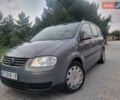 Серый Фольксваген Туран, объемом двигателя 1.6 л и пробегом 302 тыс. км за 5350 $, фото 1 на Automoto.ua