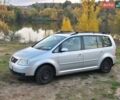 Сірий Фольксваген Туран, об'ємом двигуна 1.6 л та пробігом 259 тис. км за 5000 $, фото 1 на Automoto.ua