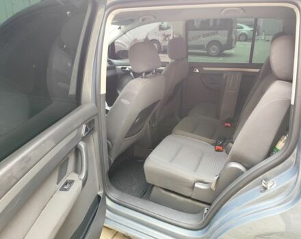 Сірий Фольксваген Туран, об'ємом двигуна 2 л та пробігом 217 тис. км за 5300 $, фото 4 на Automoto.ua