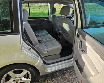 Серый Фольксваген Туран, объемом двигателя 2 л и пробегом 380 тыс. км за 2350 $, фото 16 на Automoto.ua