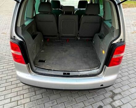 Сірий Фольксваген Туран, об'ємом двигуна 2 л та пробігом 300 тис. км за 2700 $, фото 9 на Automoto.ua