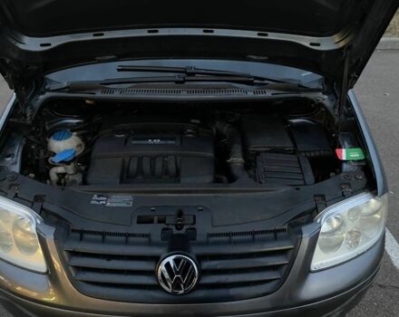 Серый Фольксваген Туран, объемом двигателя 1.6 л и пробегом 230 тыс. км за 6700 $, фото 6 на Automoto.ua