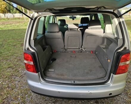 Серый Фольксваген Туран, объемом двигателя 2 л и пробегом 380 тыс. км за 2350 $, фото 17 на Automoto.ua