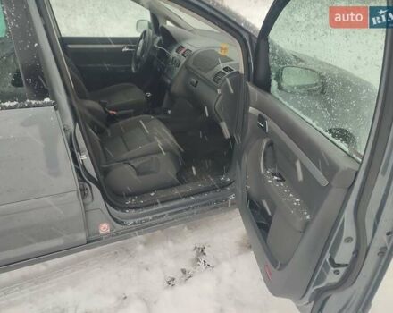 Серый Фольксваген Туран, объемом двигателя 1.98 л и пробегом 240 тыс. км за 4900 $, фото 11 на Automoto.ua