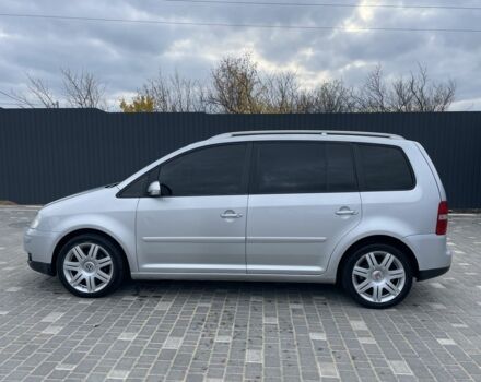 Серый Фольксваген Туран, объемом двигателя 2 л и пробегом 320 тыс. км за 6299 $, фото 4 на Automoto.ua