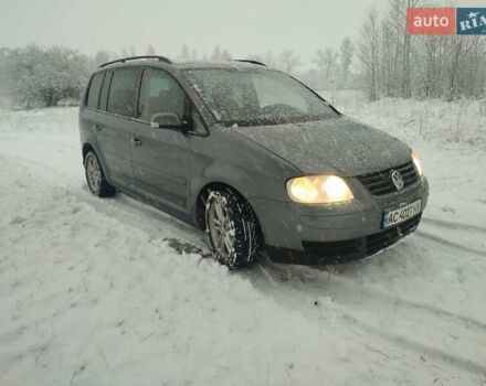 Серый Фольксваген Туран, объемом двигателя 1.98 л и пробегом 240 тыс. км за 4900 $, фото 7 на Automoto.ua
