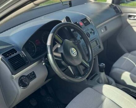 Сірий Фольксваген Туран, об'ємом двигуна 1.9 л та пробігом 387 тис. км за 5300 $, фото 4 на Automoto.ua