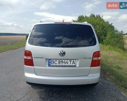 Серый Фольксваген Туран, объемом двигателя 1.6 л и пробегом 171 тыс. км за 6250 $, фото 4 на Automoto.ua