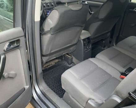 Серый Фольксваген Туран, объемом двигателя 1.6 л и пробегом 320 тыс. км за 5500 $, фото 12 на Automoto.ua