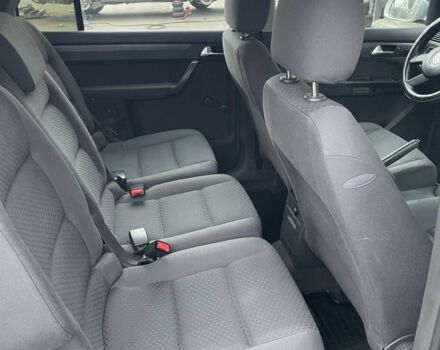 Сірий Фольксваген Туран, об'ємом двигуна 1.9 л та пробігом 330 тис. км за 2300 $, фото 8 на Automoto.ua