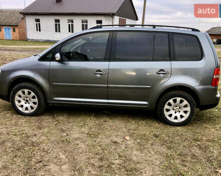 Серый Фольксваген Туран, объемом двигателя 1.97 л и пробегом 350 тыс. км за 5500 $, фото 3 на Automoto.ua