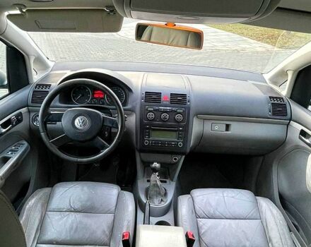 Сірий Фольксваген Туран, об'ємом двигуна 2 л та пробігом 300 тис. км за 2700 $, фото 8 на Automoto.ua