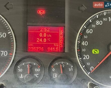 Сірий Фольксваген Туран, об'ємом двигуна 1.6 л та пробігом 235 тис. км за 5499 $, фото 6 на Automoto.ua