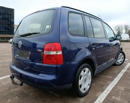 Сірий Фольксваген Туран, об'ємом двигуна 2 л та пробігом 300 тис. км за 2349 $, фото 2 на Automoto.ua