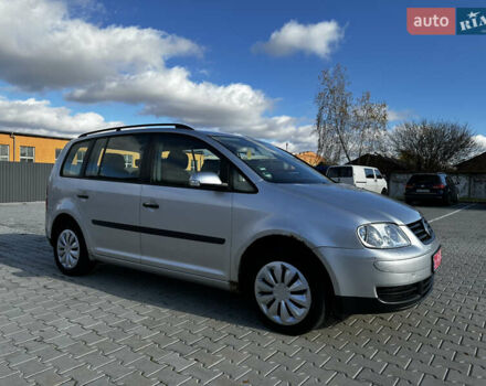 Серый Фольксваген Туран, объемом двигателя 1.6 л и пробегом 228 тыс. км за 4700 $, фото 6 на Automoto.ua