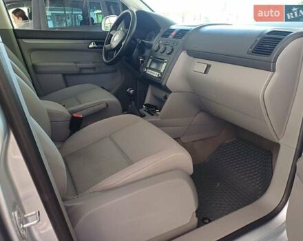 Серый Фольксваген Туран, объемом двигателя 1.6 л и пробегом 270 тыс. км за 5199 $, фото 26 на Automoto.ua