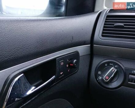 Серый Фольксваген Туран, объемом двигателя 1.6 л и пробегом 238 тыс. км за 4299 $, фото 15 на Automoto.ua