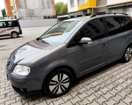 Сірий Фольксваген Туран, об'ємом двигуна 2 л та пробігом 217 тис. км за 5300 $, фото 2 на Automoto.ua