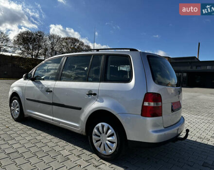 Серый Фольксваген Туран, объемом двигателя 1.6 л и пробегом 228 тыс. км за 4700 $, фото 3 на Automoto.ua