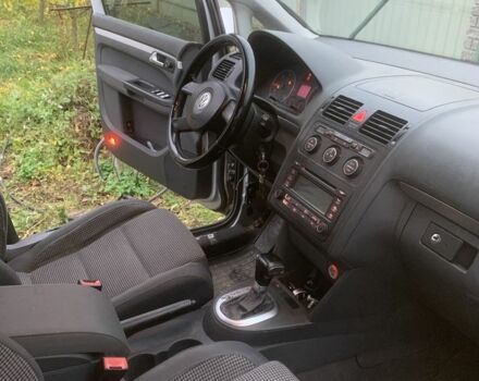 Серый Фольксваген Туран, объемом двигателя 2 л и пробегом 280 тыс. км за 3572 $, фото 5 на Automoto.ua