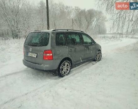 Серый Фольксваген Туран, объемом двигателя 1.98 л и пробегом 240 тыс. км за 4900 $, фото 13 на Automoto.ua