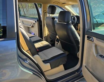 Серый Фольксваген Туран, объемом двигателя 2 л и пробегом 358 тыс. км за 4500 $, фото 24 на Automoto.ua