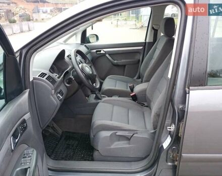 Серый Фольксваген Туран, объемом двигателя 1.6 л и пробегом 238 тыс. км за 4299 $, фото 9 на Automoto.ua